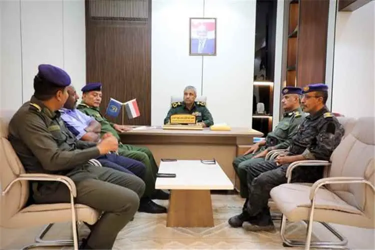الجابري يوجّه بتكثيف الدوريات ورفع الجاهزية لتعزيز الأمن والاستقرار بساحل حضرموت