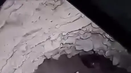 العراق.. الدفاع المدني يواصل جهوده لإنقاذ طفلة سقط...