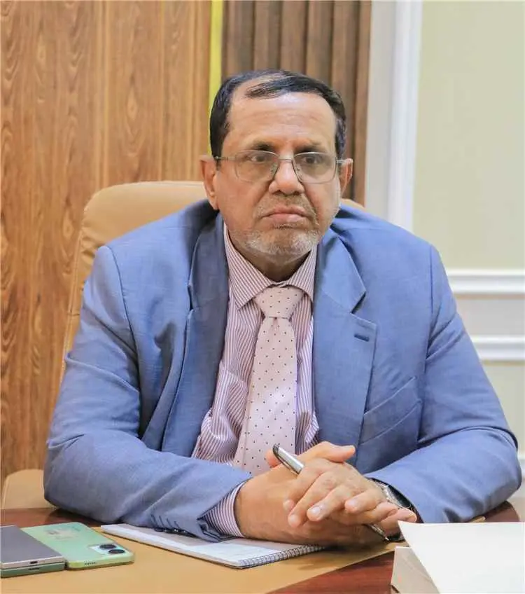 وزير النقل يطمئن على صحة الكابتن بن نهيد عقب نجاح...