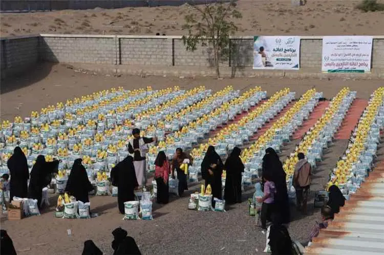جمعية الحكمة تدشن مشروع إغاثة 1133 أسرة نازحة في ع...