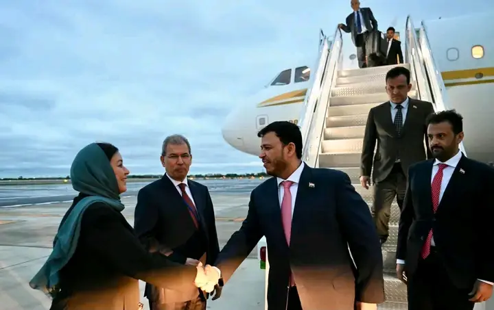 العليمي يصل نيويورك للمشاركة في الدورة الـ81 للجمع...