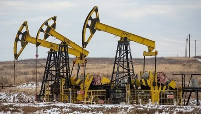 تفاقم خسائر أسعار النفط بظل رهانات لإنهاء النزاع ا...