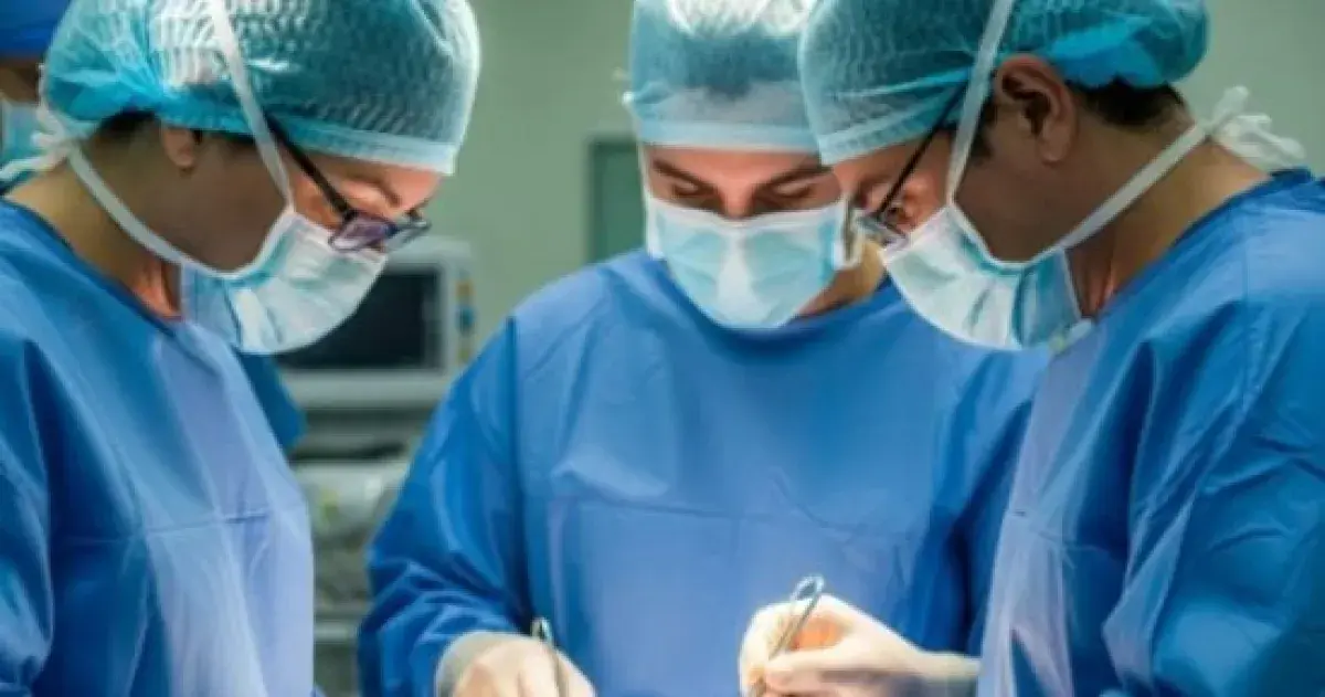 أسباب علمية وراء ارتداء الجراحين اللونين الأزرق وا...