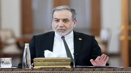 عراقجي يبلغ ويتكوف بشروط طهران لإعادة فتح مضيق هرم...