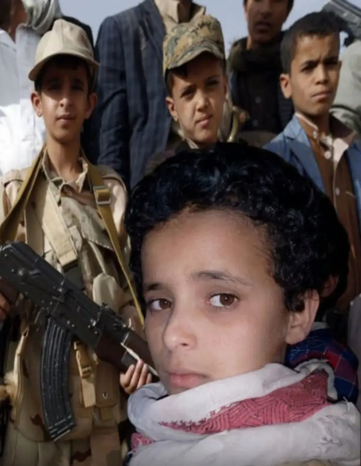 اتهام مشرف حوثي باقتياد طفلين قاصرين إلى جبهات القتال قسراً