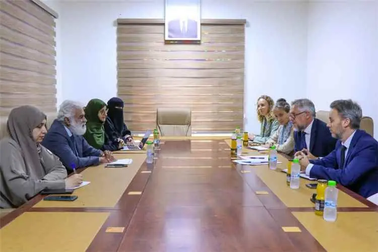 وزير التخطيط يبحث مع سفير الاتحاد الاوروبي وسفيرة...