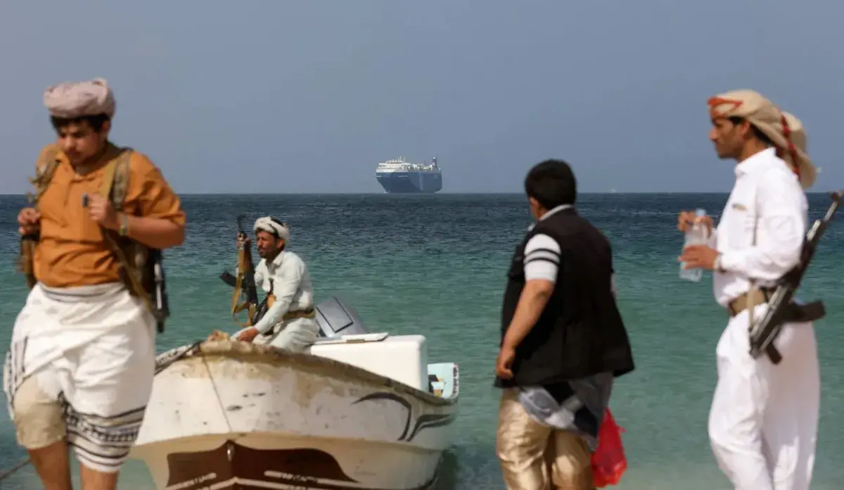 وصول ست سفن محملة بالأسلحة إلى الصليف والمخا وجزير...