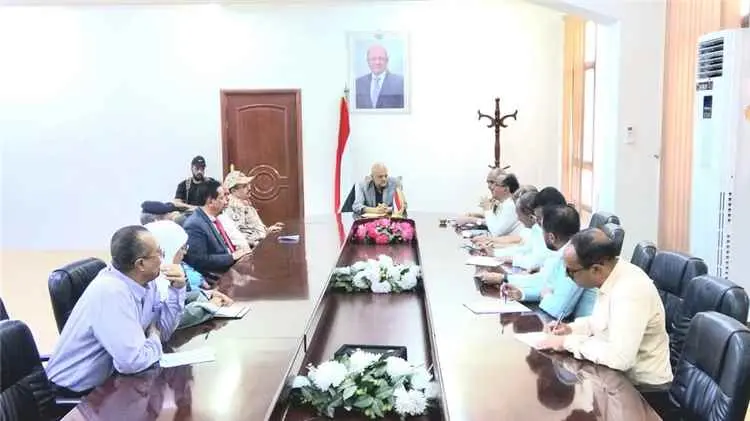 اجتماع برئاسة محافظ تعز يقر ترتيبات الاحتفاء بالأعياد الوطنية