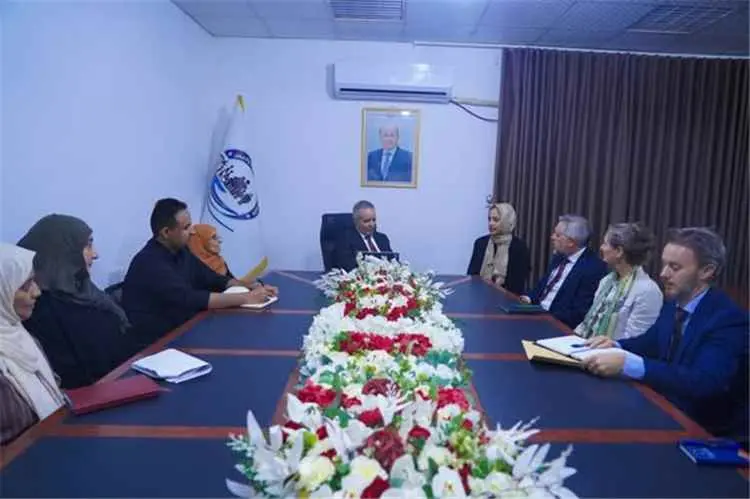 الوزير اليافعي يبحث مع سفيري الاتحاد الأوروبي وهول...