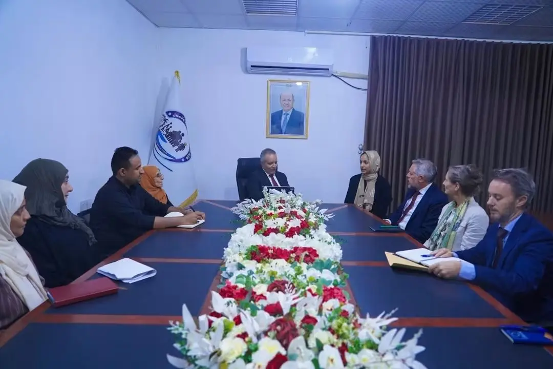 الوزير اليافعي يبحث مع سفيري الاتحاد الأوروبي وهول...
