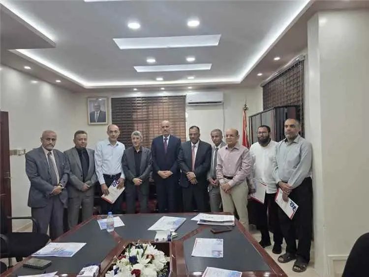 بحضور معالي وزير المالية.. الجمارك تمنح ثلاث شركات...