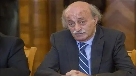 جنبلاط يطالب حزب الله بالحوار مع الحكومة اللبنانية...