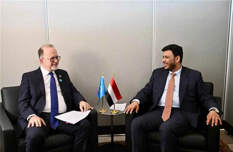 الدكتور عبدالله العليمي يبحث مع نائب المديرة التنف...