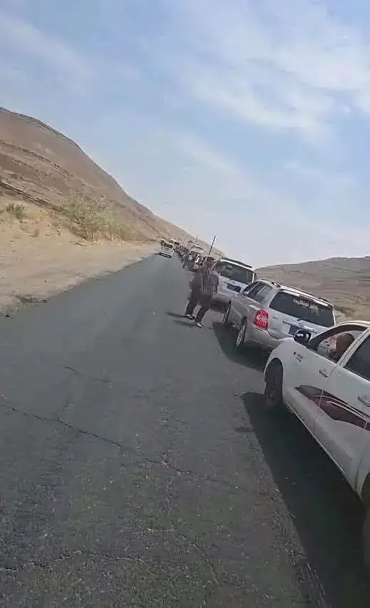 إعادة فتح طريق مأرب–البيضاء وسط تحذيرات أمنية