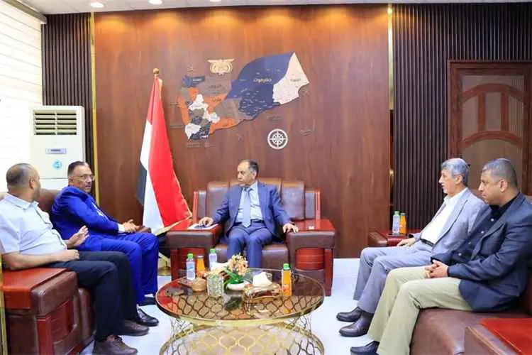 وزير الصناعة والتجارة ورئيس مصلحة الجمارك يبحثان ت...