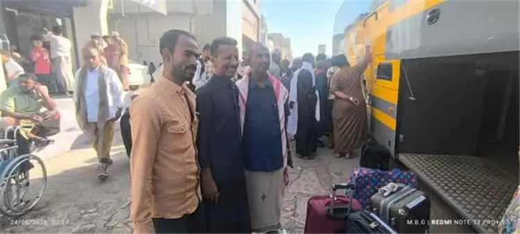 تربية ساحل حضرموت تُفّوج 98 متقاعداً مع زوجاتهم لأ...