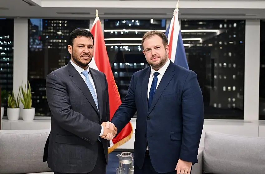 العليمي يطالب بريطانيا بتحرك دولي لتنفيذ قرارات مج...