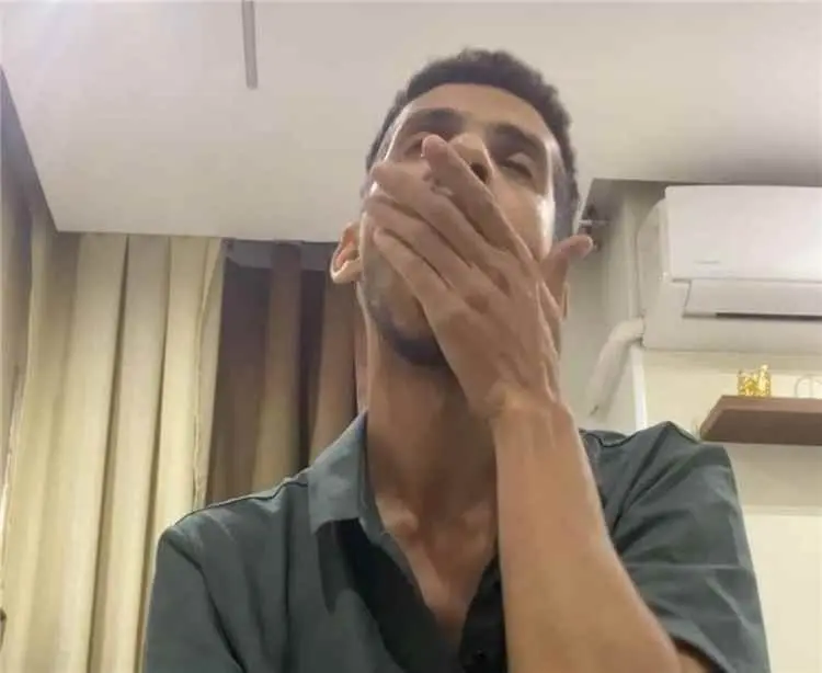 واقعة مفزعة لناشط مجتمعي خلال بث مباشر بعدن
