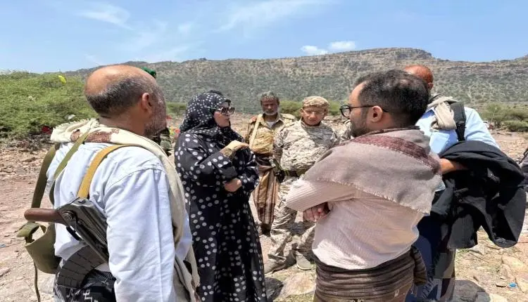 وزيرة في الحكومة تدحض عمليًا مزاعم الحوثي بشأن إغل...