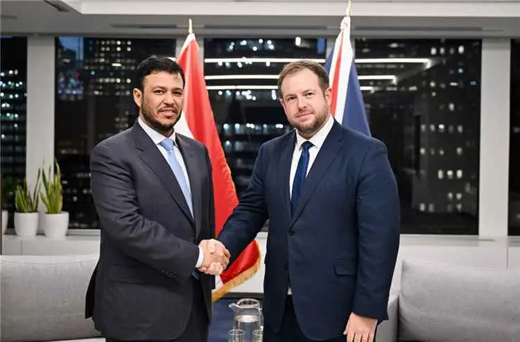 عضو مجلس القيادة عبدالله العليمي يبحث مع وزير الدو...
