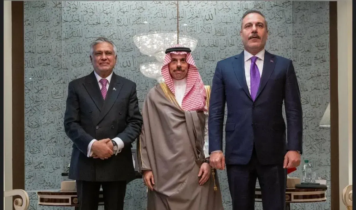 السعودية وباكستان وتركيا تبحثان تفعيل اتفاقية الدف...