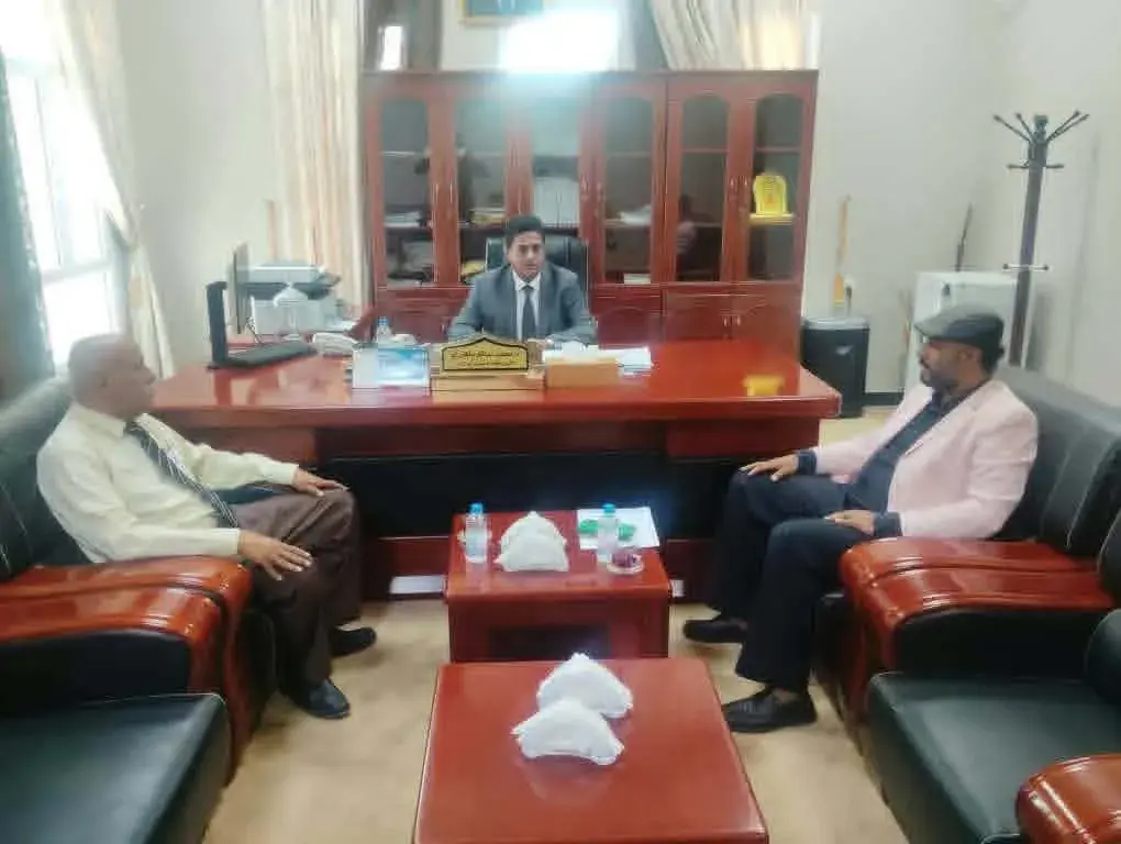 الأمين العام لمجلس الوزراء يبحث مع وحدة النازحين ب...