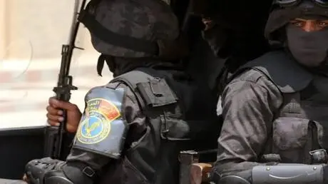 طالب يقتل والده إمام المسجد ويجلس بجوار جثته