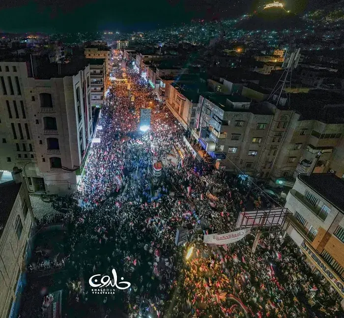 الآلاف يحتفلون في تعز بذكرى ثورة 26 سبتمبر