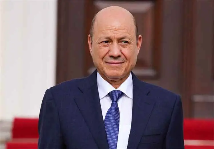 العليمي يعلن التعبئة العامة ويفتح "باب العفو" أمام...