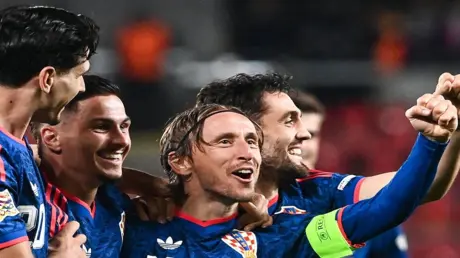في سن 41.. مودريتش يهز شباك التشيك ويواصل كتابة ال...