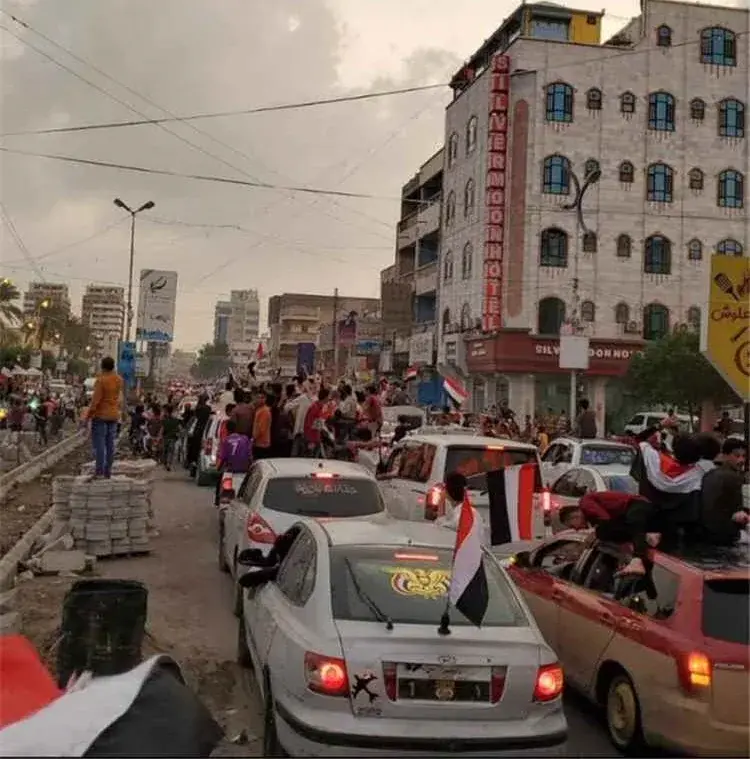 حصار حوثي على قرية في ذمار بسبب الاحتفال بذكرى ثور...
