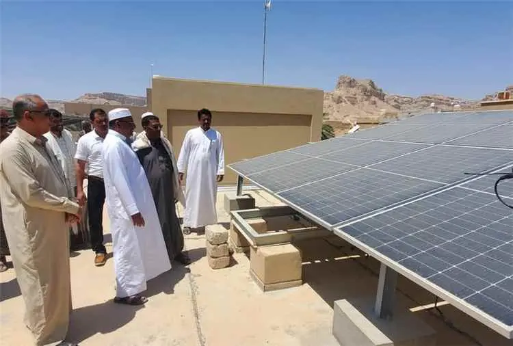 الوكيل التميمي يفتتح مشروع منظومة طاقة شمسية بمبنى...