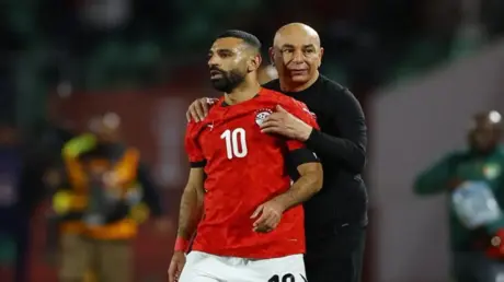 تحركات عاجلة لتهدئة الأجواء بين محمد صلاح والجهاز...