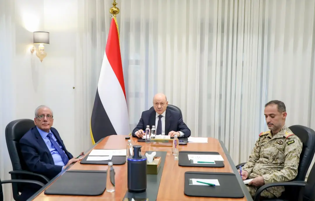 رئيس مجلس القيادة يشيد بكفاءة القوات المسلحة ويوجه...
