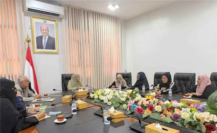 وزير الدولة لشؤون المرأة تناقش مع جنوبيات من اجل ا...