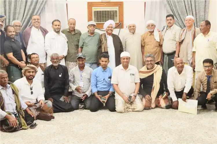 وفد من مؤتمر حضرموت الجامع يزور العلامة بن حفيظ في...
