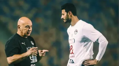وسط أزمته مع حسام حسن.. الأهلي المصري يكافئ قائده...