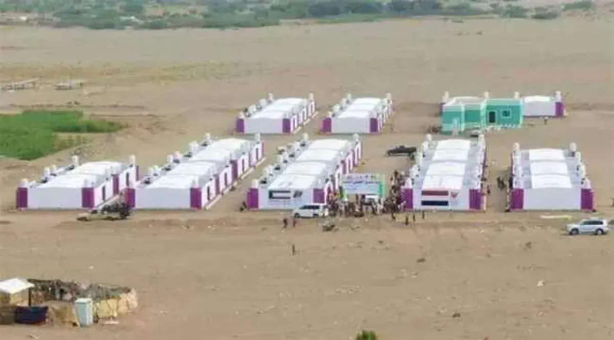الحوثيون يسطون على مدينة سكنية كويتية للنازحين في الخوخة ويشردون ساكنيها