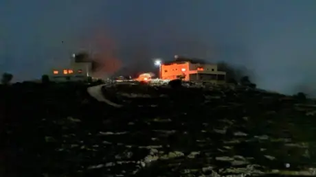 الضفة الغربية.. مستوطنون يحرقون منزلين في جالود وي...