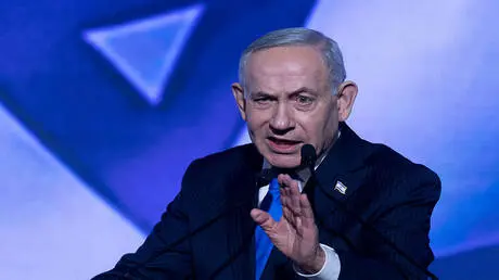 صحيفة إيطالية ترصد طائرات مسؤولين عرب في أبو ظبي ت...
