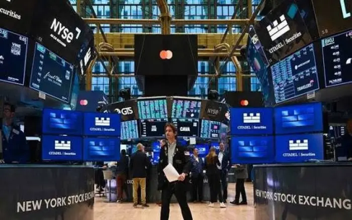 تخطي العائد على السندات الأمريكية 5.5% يهدد الأسهم...