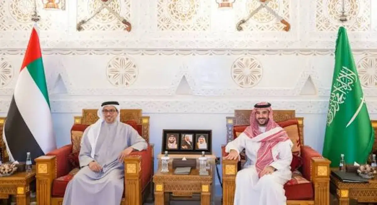 خالد بن سلمان ومنصور بن زايد يبحثان تعزيز التعاون...