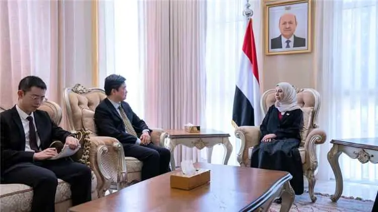 وزيرة الخارجية تبحث مع القائم بالأعمال الصيني تعزي...