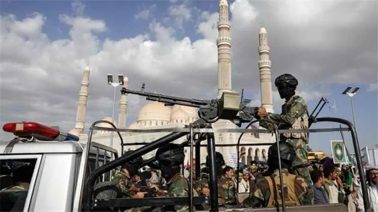 ارتباك أمني يضرب صنعاء… الحوثيون يوقفون قيادات بار...