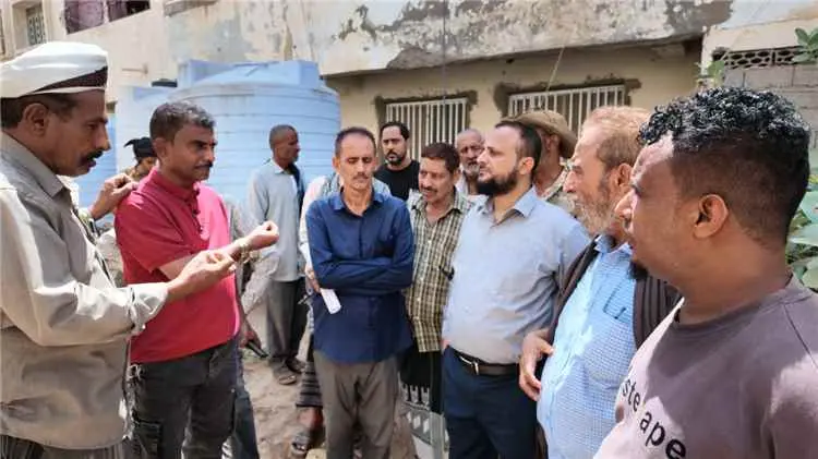 اليزيدي يتفقد (عمائر الجيش) في حي وديع حداد ويوجه بمعالجة عاجلة لشبكتي الصرف الصحي والمياه