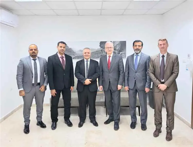 الوزير اليافعي يبحث مع السفير الألماني ومدير بنك (KfW) دعم المؤسسات الوطنية وتطوير الخدمات الاجتماعية