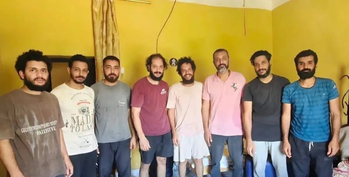 تحرير 8 بحارة مصريين بعد اختطاف ناقلة نفط قبالة سو...