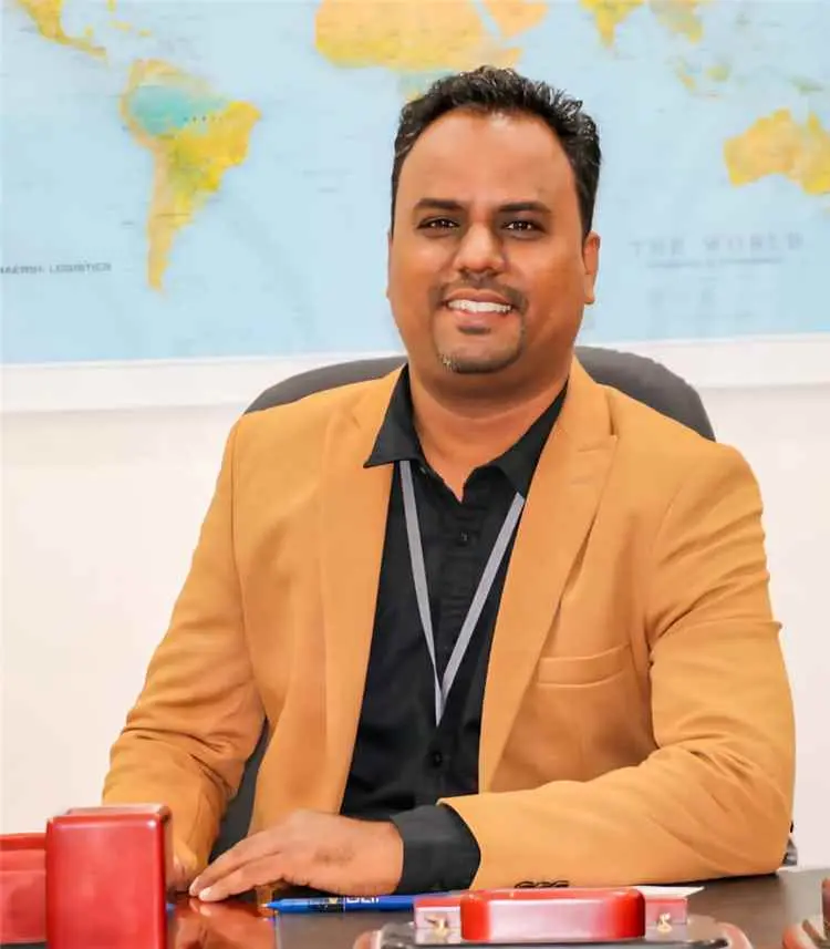 وديد ملطوف يشيد بإجراءات تنظيم حركة باصات الأجرة ويوضح آلية التعامل مع الباصات الملونة في عدن