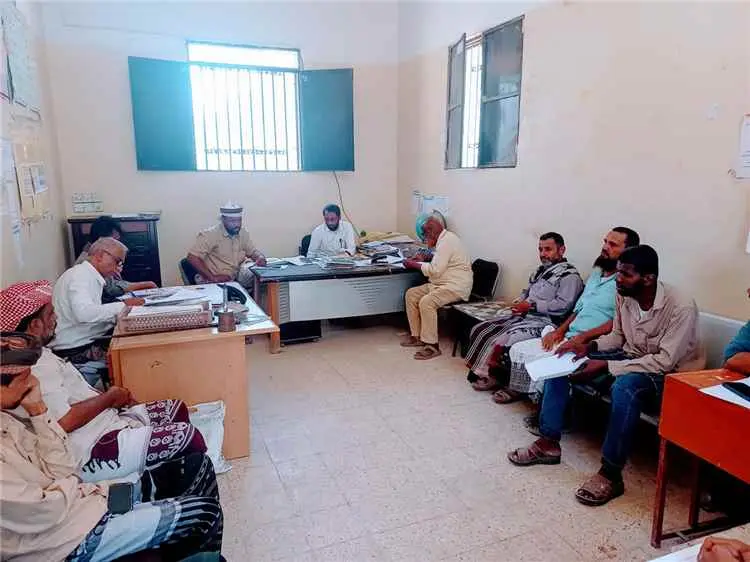 مدير التربية بميفعة يتفقد سير العملية التعليمية بم...