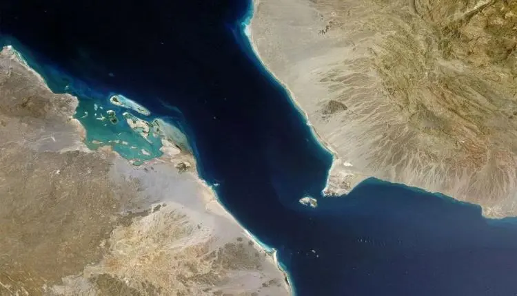 الحوثيون يشكلون "محور إرهابي جديد" يهدد الملاحة الدولية
